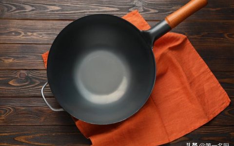 生铁锅和铸铁锅哪种好家用（生铁锅和熟铁锅哪个健康）