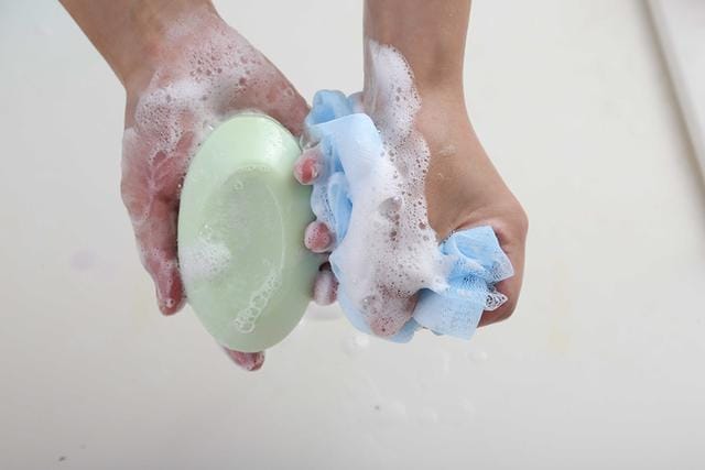 干性皮肤可以用舒肤佳香皂洗脸吗（舒肤佳香皂是酸性还是碱性）