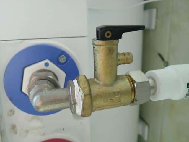热水器开关漏水怎么修视频教程（热水器开关漏水了怎么修）