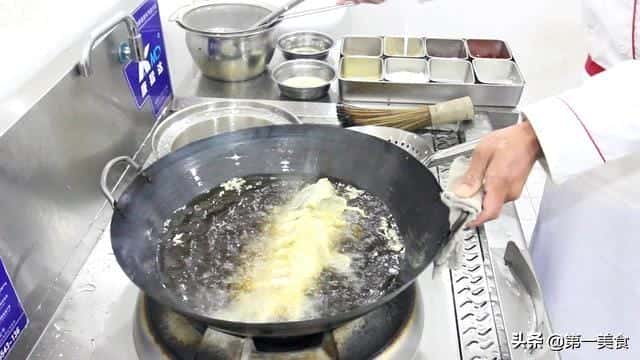 挂浆鸡蛋的做法视频（熘肉段挂浆窍门）