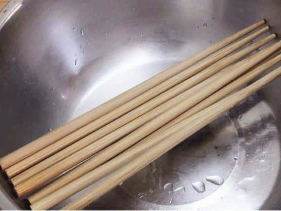 新买的筷子应该怎样处理（新筷子第一次用要怎么处理）