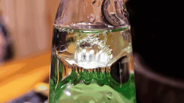 如何打开波子汽水的瓶盖取出珠子（波子汽水怎么开）