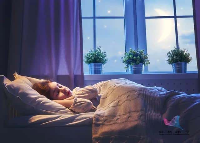 为什么睡觉会出现鬼压床的现象（鬼压床的科学解释）