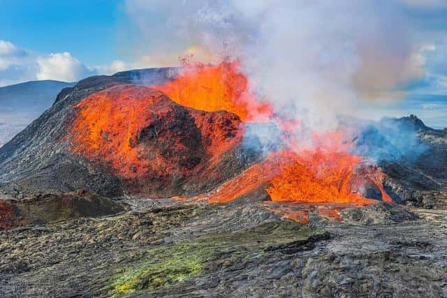 火山喷发是什么原理-（火山爆发的原因）