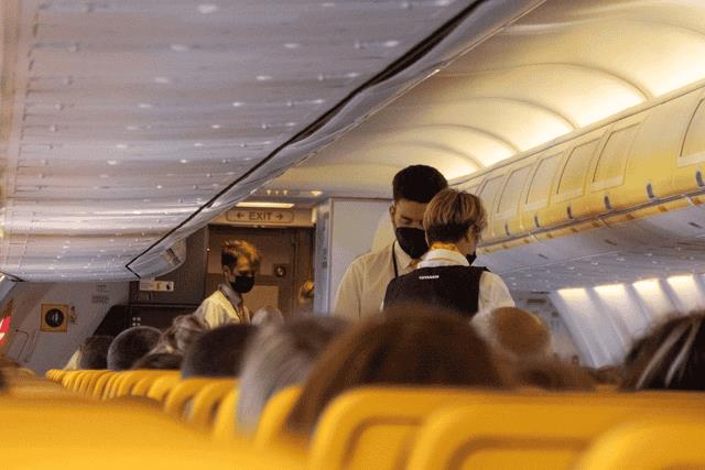 一般一架飞机可以坐多少位乘客（一架飞机可以坐多少人）
